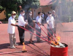 Kejari Mukomuko Musnakan Barang Bukti Tindak Pidana Kejahatan