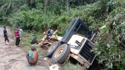 Hindari Tabrakan Alat Berat Tergelincir, Polsek Talo Tinjau TKP