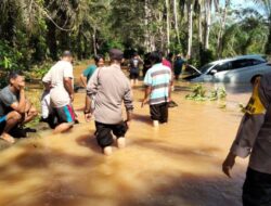 Mobil Hanyut Terbawa Arus Banjir di Seluma Berhasil Dievakuasi