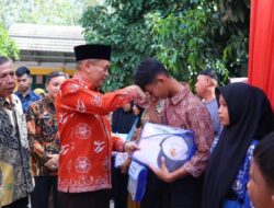 1781 Anak Terima Bantuan Seragam dan ATK Sekolah