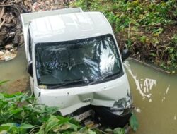 Diduga Hilang Kendali, Grandmax Terjun ke Sungai di Seluma