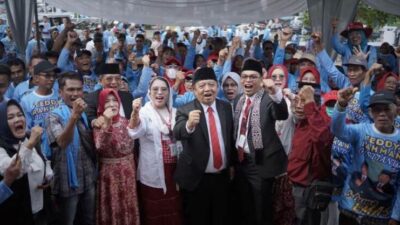 Paslon Teddy – Gustianto Resmi Mendaftar, Ribuan Pendukung Minta Bupati Baru