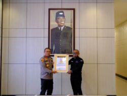 Keterbukaan Publik, SMSI Berikan Anugerah Sahabat Pers Kepada Kapolda Bengkulu