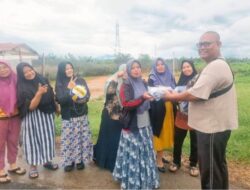 Usin Sembiring Dukung Emak-Emak Kelurahan Sawah Lebar Aktif Olahraga Voli