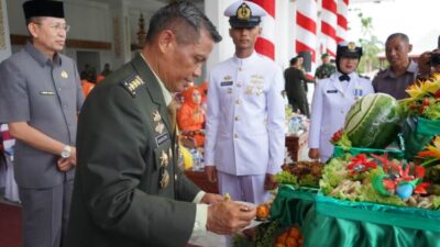 Semarak HUT Ke-79 TNI, Senam Poco-Poco Massal dan Bagikan Sembako