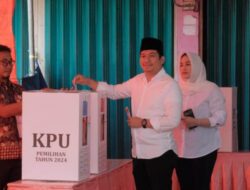 Cabup Nomor Urut 01 Salurkan Hak Pilih di Desa Karang Anyar II