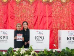 Meriani Coblos di TPS 02 Padang Harapan, Optimis Menang