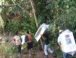 Kawal Logistik ke Padang Capo Ulu, Petugas Terobos Sungai dan Jalan Berlumpur 