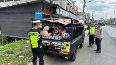 Masyarakat Dilarang Gunakan Mobil Bak Terbuka Saat Wisata Libur Nataru!