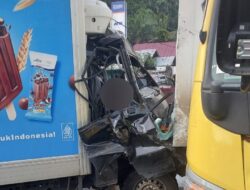 Lakalantas di Seluma, Pengemudi L300 Terjepit