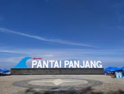 Wisatawan Dilarang Mandi di Pantai Panjang Saat Libur Nataru!