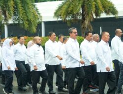 Gerimis Tak Surutkan Semangat Helmi Mian Dalam Gladi Bersih Pelantikan