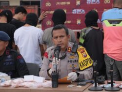 Polisi Grebek Kampung Narkoba, Amankan 10 Tersangka dan Puluhan Mesin Judi
