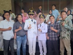 Tangis Haru Bupati Kaur saat Melepas Warga Usai Pelantikan di Istana Negara