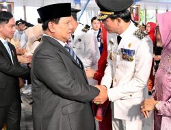 Usai Pelantikan, Bupati Kaur Berbincang dengan Presiden