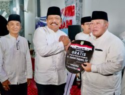 Safari Ramadan di Mukomuko, Mian Serahkan Kunci Ambulans