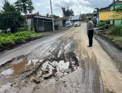 Polres Rejang Lebong Himbau Pengguna Jalan, Hati-Hati Melewati Jalan Air Meles Atas