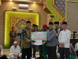Safari Ramadhan Perdana, Bupati Lebong Serahkan Bantuan Uang Tunai