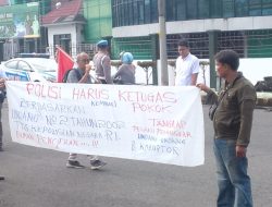 LSM Pekat Sampaikan Dugaan Tipikor di Depan Mapolres Rejang Lebong