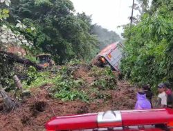 Longsor di Taba Padang Rejang Lebong, Mobil Box Nyaris Tertimbun