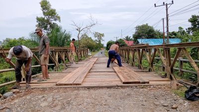Jembatan Desa Pondok Batu yang Rusak Parah Akhirnya Diperbaiki