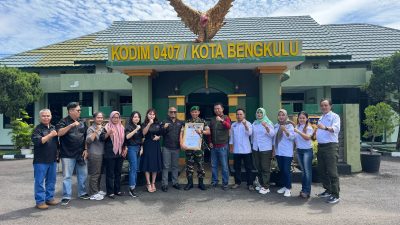 Dandim 0407 Kota Bengkulu Terima Anugerah Sahabat Pers dari SMSI