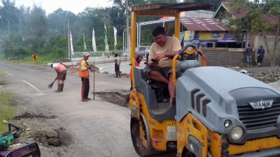 Jalan Nasional Air Meles Atas Mulai Diperbaiki