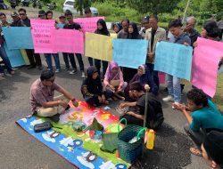 Tuntut Keadilan, Masyarakat Adat Lakukan Ritual di Depan Pengadilan Negeri Tais