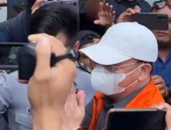 Mantan Gubernur Bengkulu Rohidin Mersyah Tiba di Rutan Malabero