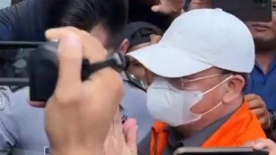 Mantan Gubernur Bengkulu Rohidin Mersyah Tiba di Rutan Malabero