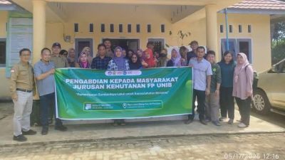 Pengabdian Masyarakat, Dosen UNIB Disuguhkan Minuman Khas Lubuk Gilang