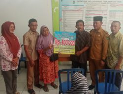 Warga Jeranglah Tinggi Terima BLT-DD Tahap Pertama