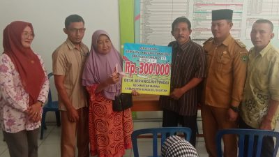 Warga Jeranglah Tinggi Terima BLT-DD Tahap Pertama