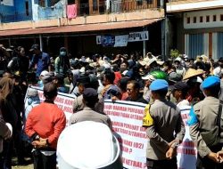 Ribuan Massa Serbu Kantor Bawaslu Bengkulu Selatan, Tuntut Penjelasan soal Pembatalan Laporan PSU