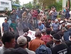 Bawaslu Bengkulu Selatan Dikepung Massa! Kericuhan Pecah Gara-Gara 18 Laporan Pemilu Dihentikan