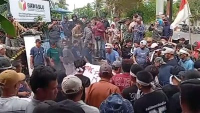 Bawaslu Bengkulu Selatan Dikepung Massa! Kericuhan Pecah Gara-Gara 18 Laporan Pemilu Dihentikan