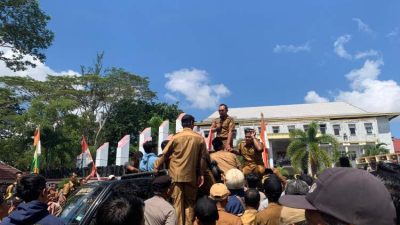 Enam Bulan Tak Gajian, Ratusan Kades dan Perangkat Desa di Seluma Gelar Demo