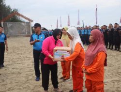 Ketua Bhayangkari Serahkan Bantuan Sembako