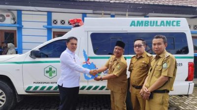 Bupati Serahkan Ambulans dan Gelar Sunatan Massal di Pinang Belapis
