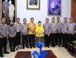 Anjangsana HUT Bhayangkara ke-79, Tim Polri Sambangi Kediaman Jenderal (Purn) Sutarman
