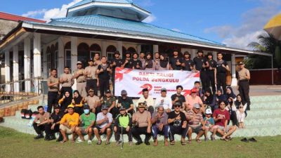 Karolog Polda Bengkulu Pimpin Bakti Religi dan Pembagian Bansos di Masjid Nur Qolbi