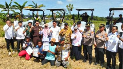 Dorong Produktivitas, Pemerintah Pusat Serahkan Traktor Baru untuk Petani Mukomuko
