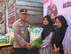 Kapolda Bengkulu Bakti Sosial Bagikan Sembako ke Masyarakat Kurang Mampu