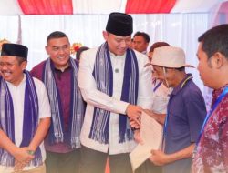 Wamen Ossy Serahkan Sertipikat Tanah di Lombok Barat, Negara Hadir Lindungi Hak Rakyat