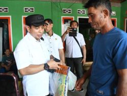 Kapal Karam Dihantam Cuaca Buruk, Walikota Kunjungi dan Bantu Dua Nelayan Malabero