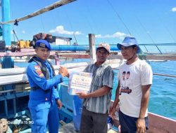 Jumat Berkah Polairud di Labuan Bajo: Kapolda NTT Salurkan Tali Asih untuk Nelayan