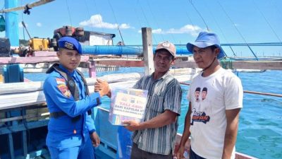 Jumat Berkah Polairud di Labuan Bajo: Kapolda NTT Salurkan Tali Asih untuk Nelayan