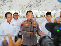 Tinjau Penanganan Karhutla Kalbar, Kapolri Ungkap Titik Api Terus Menurun