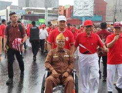 Kapolda Hadiri Kirab dan Gerakan Pembagian Bendera Merah Putih