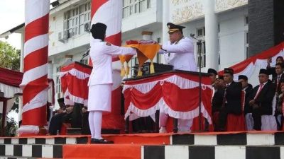 Peringati HUT RI ke-80, Choirul Huda Pimpin Upacara dengan Khidmat